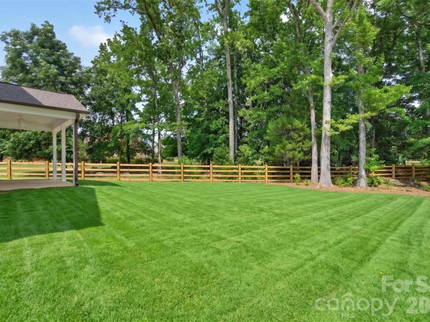 4919 Potter Road, Matthews, NC 28104.  MLS# CAR4395738, YatesRealty ID 36381. 