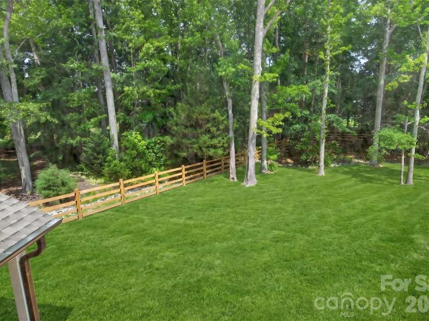 4919 Potter Road, Matthews, NC 28104.  MLS# CAR4395738, YatesRealty ID 36381. 