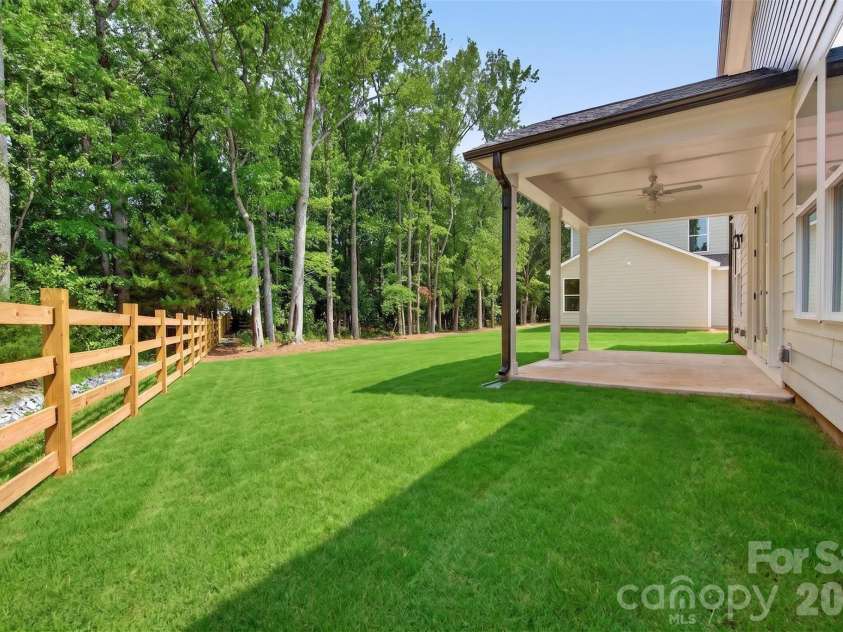 4919 Potter Road, Matthews, NC 28104.  MLS# CAR4395738, YatesRealty ID 36381. 
