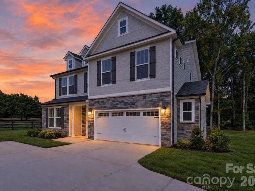 4919 Potter Road, Matthews, NC 28104.  MLS# CAR4395738, YatesRealty ID 36381. 