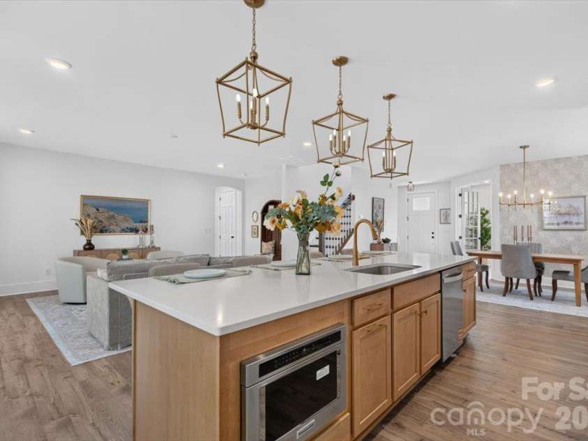 4919 Potter Road, Matthews, NC 28104.  MLS# CAR4395738, YatesRealty ID 36381. 