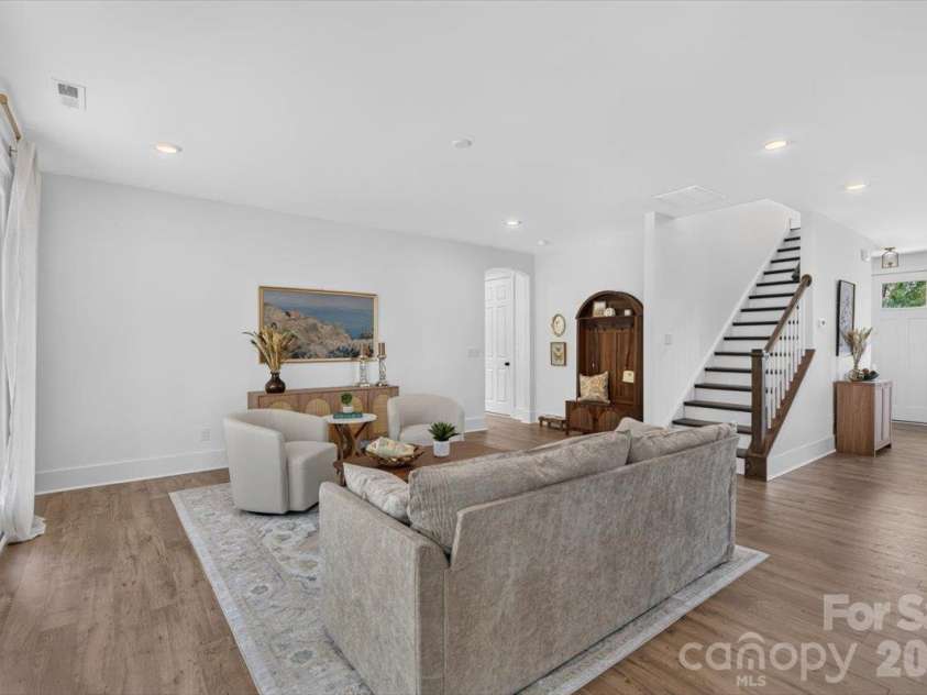 4919 Potter Road, Matthews, NC 28104.  MLS# CAR4395738, YatesRealty ID 36381. 