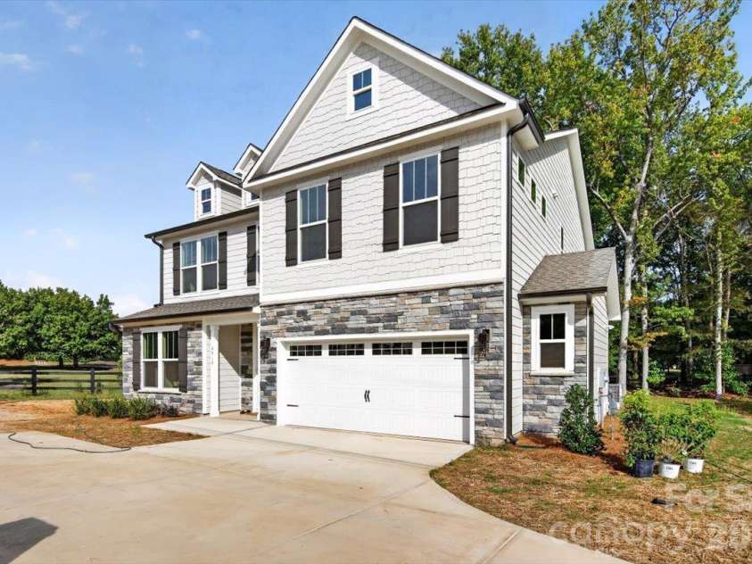 4919 Potter Road, Matthews, NC 28104.  MLS# CAR4395738, YatesRealty ID 36381. 