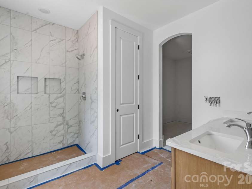 4919 Potter Road, Matthews, NC 28104.  MLS# CAR4395738, YatesRealty ID 36381. Primary Bthroom