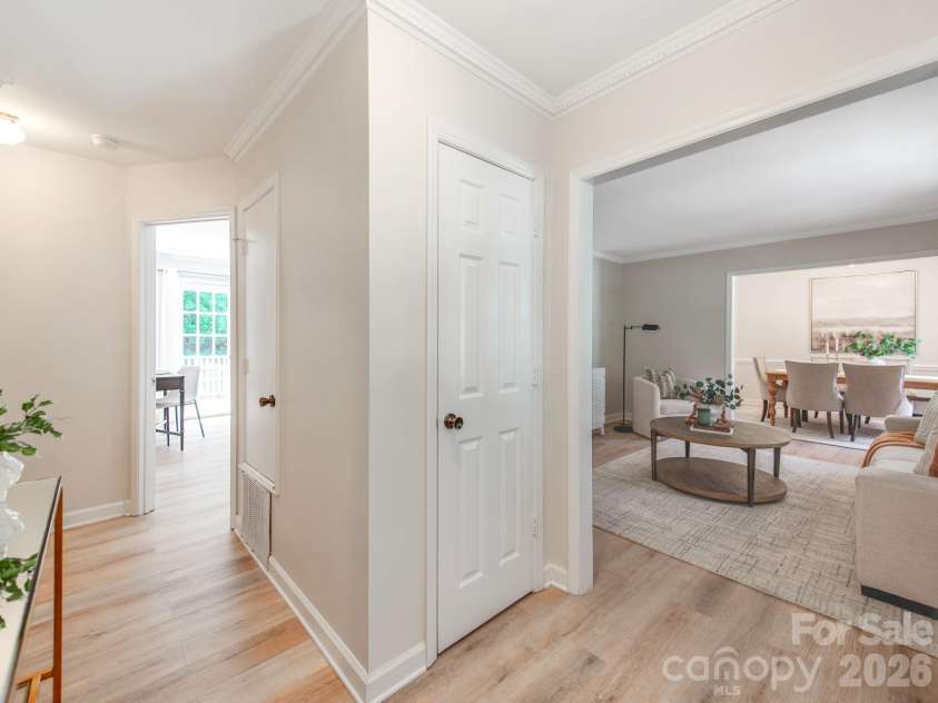 4625 Annerly Court, Charlotte, NC 28226.  MLS# CAR4399934, YatesRealty ID 36383. Entryway