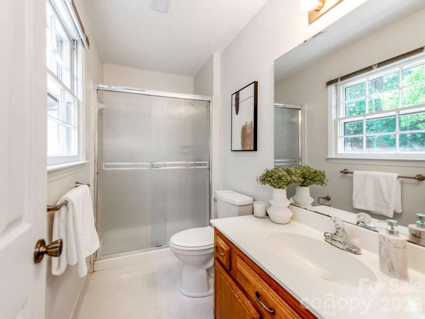 4625 Annerly Court, Charlotte, NC 28226.  MLS# CAR4399934, YatesRealty ID 36383. Primary en-suite
