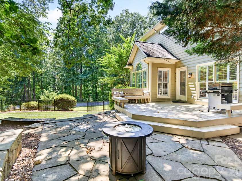 12700 Willow Grove Way, Huntersville, NC 28078.  MLS# CAR4400090, YatesRealty ID 36384. 