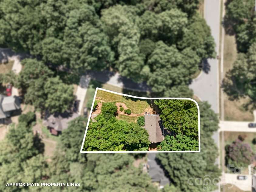 12700 Willow Grove Way, Huntersville, NC 28078.  MLS# CAR4400090, YatesRealty ID 36384. 