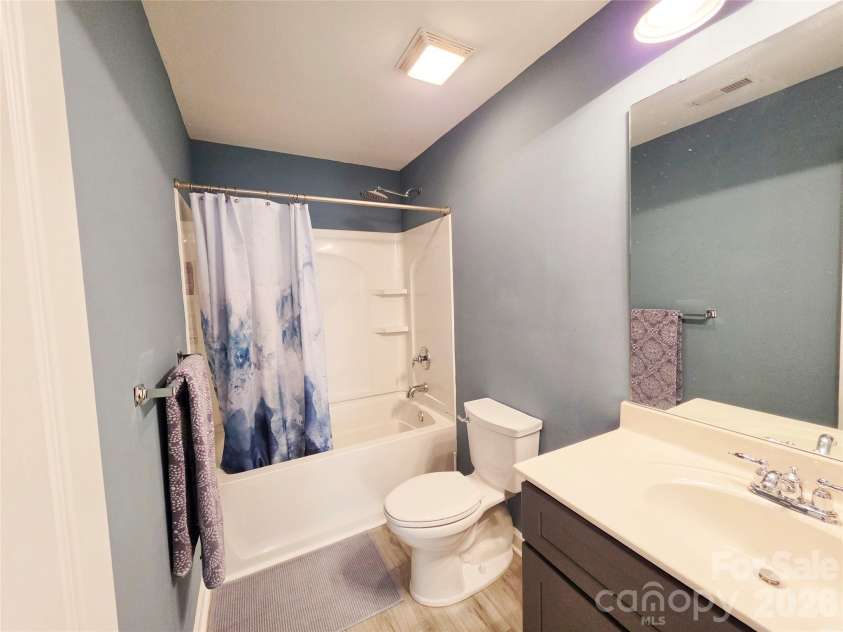 4815 Sterling Brooke Lane, Winston Salem, NC 27103.  MLS# CAR4387273, YatesRealty ID 36385. 