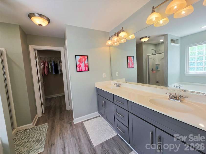 4815 Sterling Brooke Lane, Winston Salem, NC 27103.  MLS# CAR4387273, YatesRealty ID 36385. 