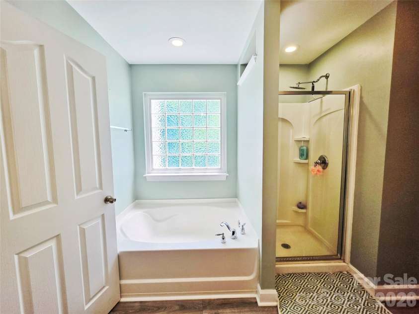 4815 Sterling Brooke Lane, Winston Salem, NC 27103.  MLS# CAR4387273, YatesRealty ID 36385. 
