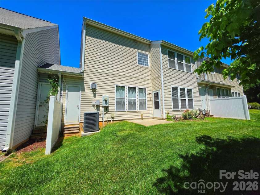 4815 Sterling Brooke Lane, Winston Salem, NC 27103.  MLS# CAR4387273, YatesRealty ID 36385. 