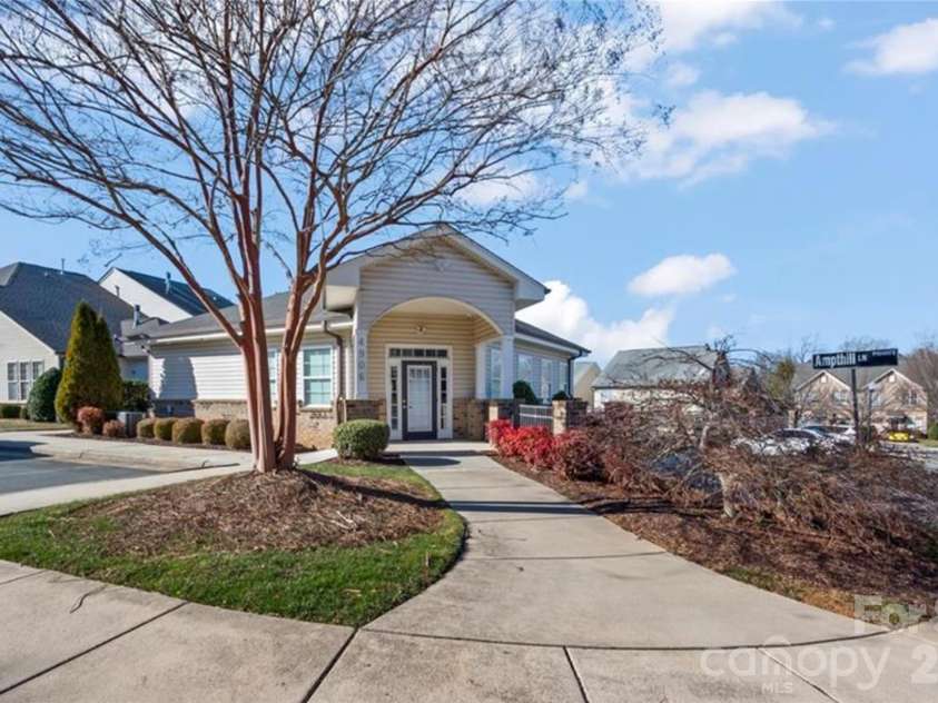 4815 Sterling Brooke Lane, Winston Salem, NC 27103.  MLS# CAR4387273, YatesRealty ID 36385. 