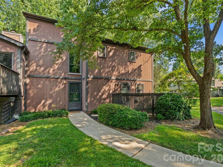 6100 Honeysuckle Lane, Charlotte, NC 28212.  MLS# CAR4402268, YatesRealty ID 36386. 