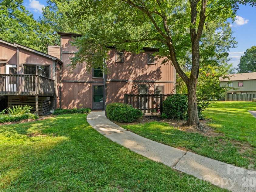 6100 Honeysuckle Lane, Charlotte, NC 28212.  MLS# CAR4402268, YatesRealty ID 36386. 