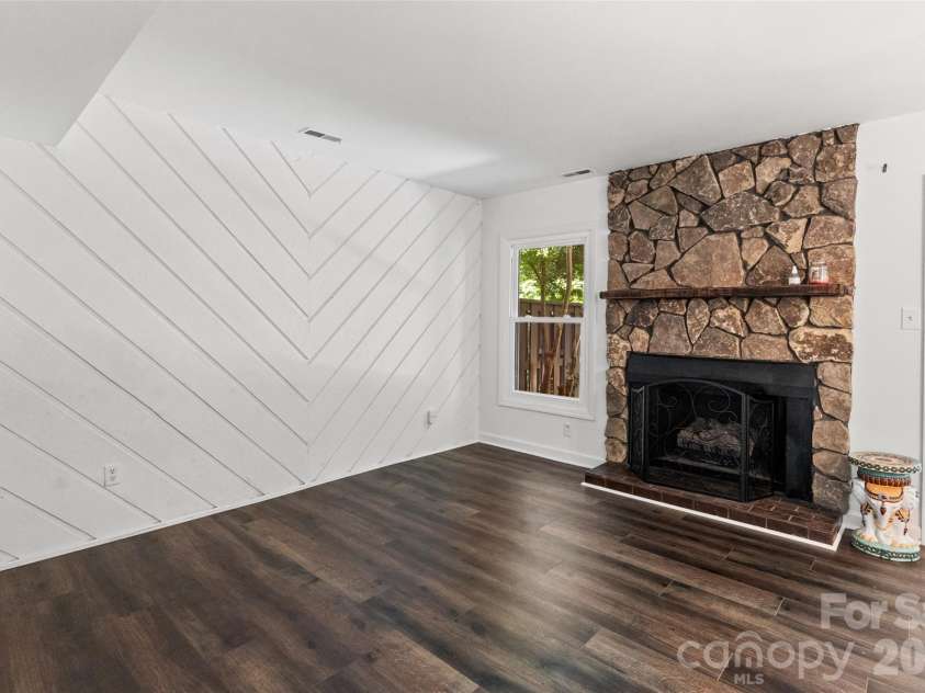 6100 Honeysuckle Lane, Charlotte, NC 28212.  MLS# CAR4402268, YatesRealty ID 36386. 