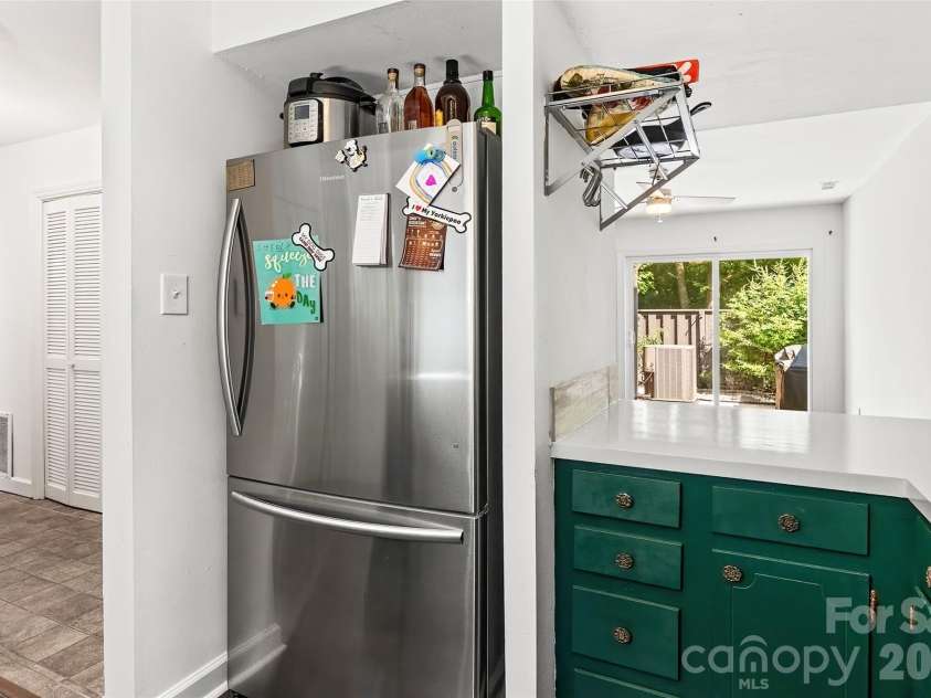 6100 Honeysuckle Lane, Charlotte, NC 28212.  MLS# CAR4402268, YatesRealty ID 36386. 