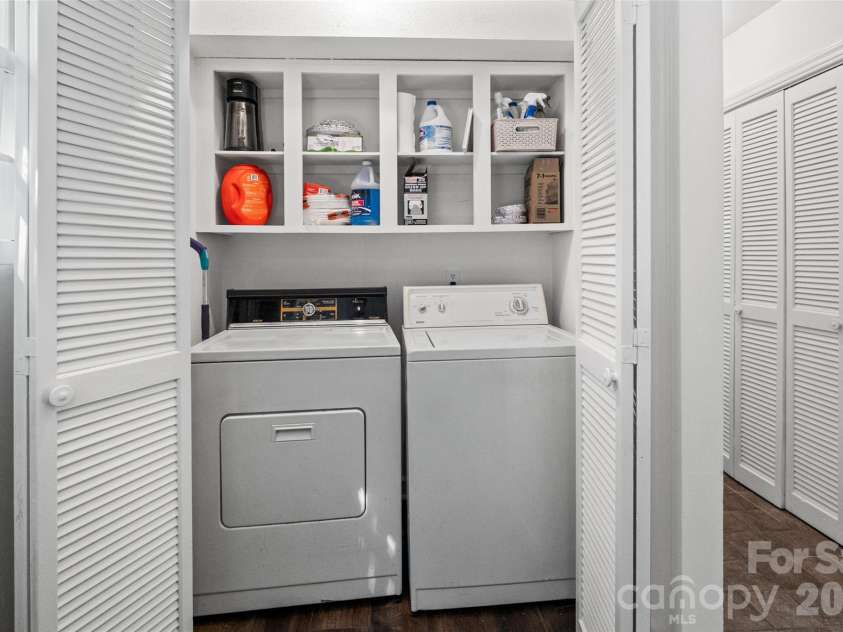 6100 Honeysuckle Lane, Charlotte, NC 28212.  MLS# CAR4402268, YatesRealty ID 36386. 