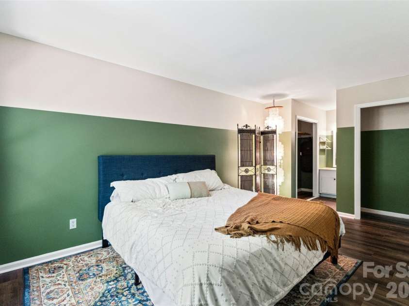 6100 Honeysuckle Lane, Charlotte, NC 28212.  MLS# CAR4402268, YatesRealty ID 36386. 