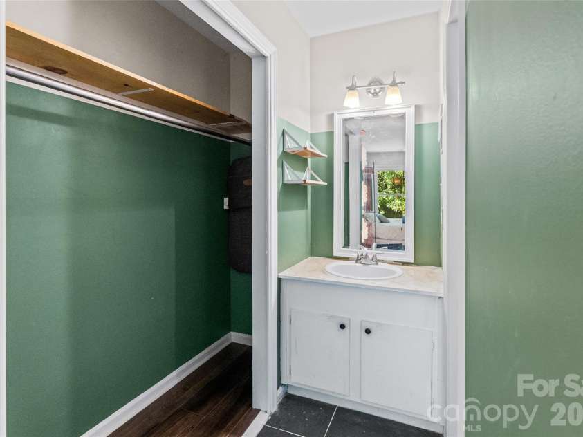 6100 Honeysuckle Lane, Charlotte, NC 28212.  MLS# CAR4402268, YatesRealty ID 36386. 
