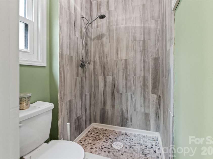 6100 Honeysuckle Lane, Charlotte, NC 28212.  MLS# CAR4402268, YatesRealty ID 36386. 