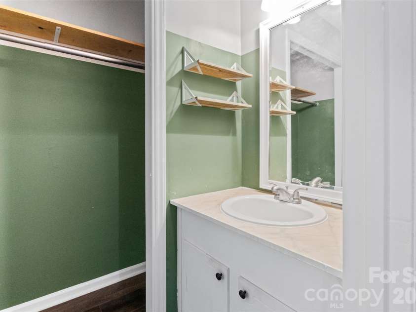 6100 Honeysuckle Lane, Charlotte, NC 28212.  MLS# CAR4402268, YatesRealty ID 36386. 