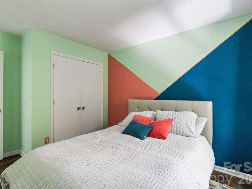 6100 Honeysuckle Lane, Charlotte, NC 28212.  MLS# CAR4402268, YatesRealty ID 36386. 