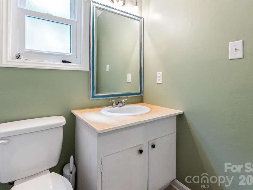6100 Honeysuckle Lane, Charlotte, NC 28212.  MLS# CAR4402268, YatesRealty ID 36386. 