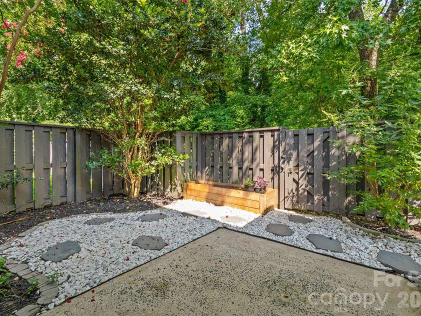 6100 Honeysuckle Lane, Charlotte, NC 28212.  MLS# CAR4402268, YatesRealty ID 36386. 