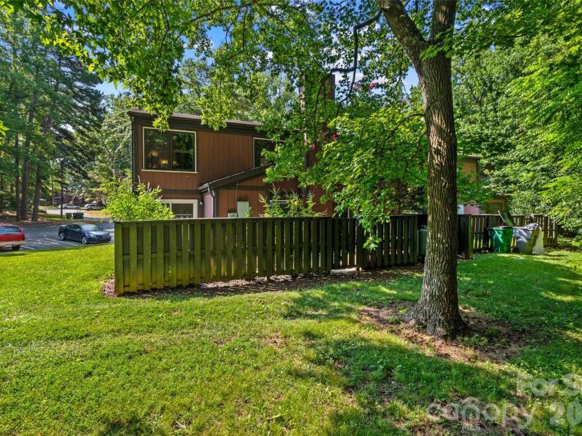 6100 Honeysuckle Lane, Charlotte, NC 28212.  MLS# CAR4402268, YatesRealty ID 36386. 