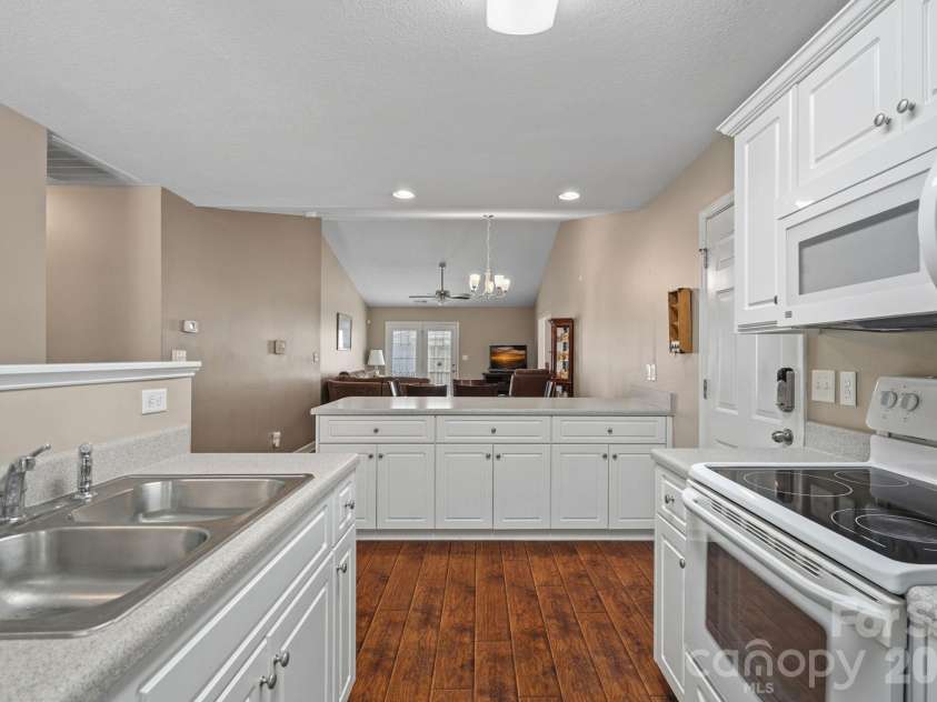 2933 Trimble Circle, Concord, NC 28027.  MLS# CAR4398510, YatesRealty ID 36387. 