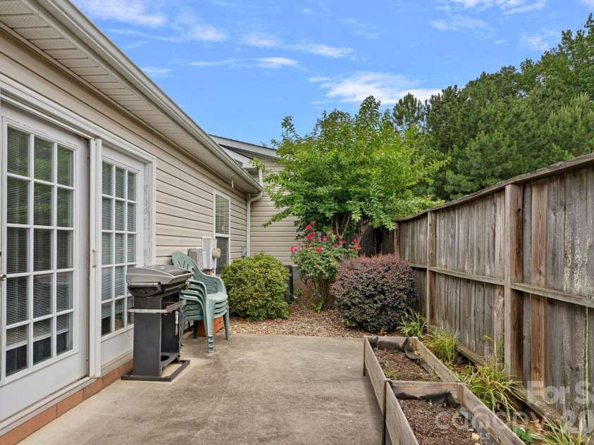 2933 Trimble Circle, Concord, NC 28027.  MLS# CAR4398510, YatesRealty ID 36387. 