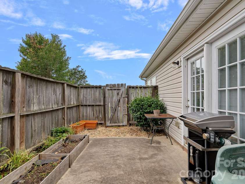 2933 Trimble Circle, Concord, NC 28027.  MLS# CAR4398510, YatesRealty ID 36387. 