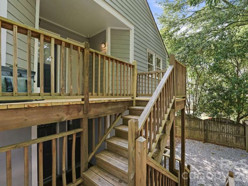 815 Lexington Avenue, Charlotte, NC 28203.  MLS# CAR4399546, YatesRealty ID 36388. 