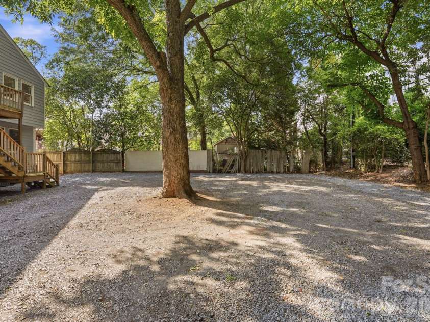 815 Lexington Avenue, Charlotte, NC 28203.  MLS# CAR4399546, YatesRealty ID 36388. 