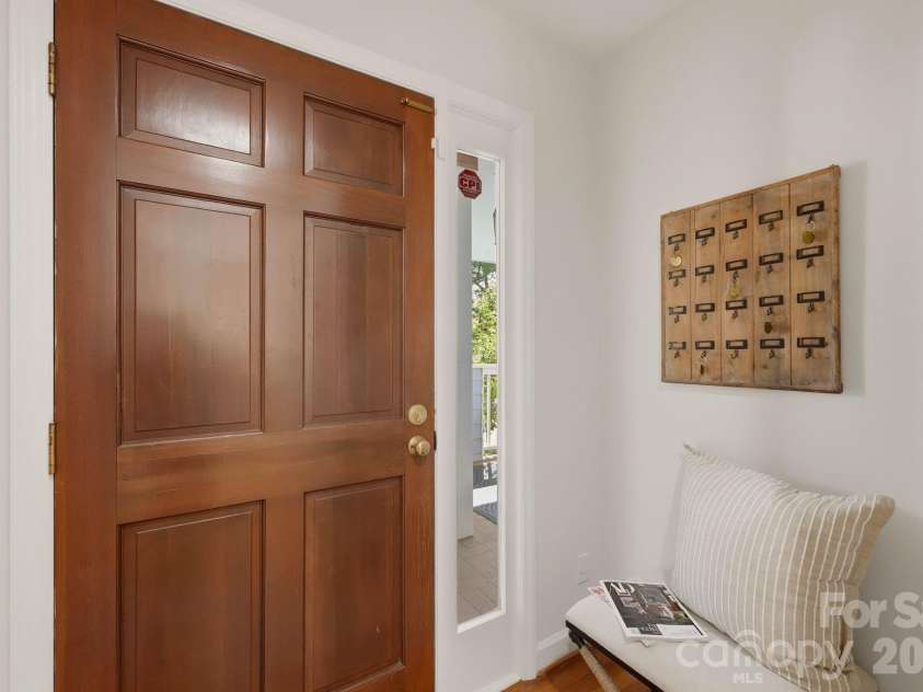 815 Lexington Avenue, Charlotte, NC 28203.  MLS# CAR4399546, YatesRealty ID 36388. 