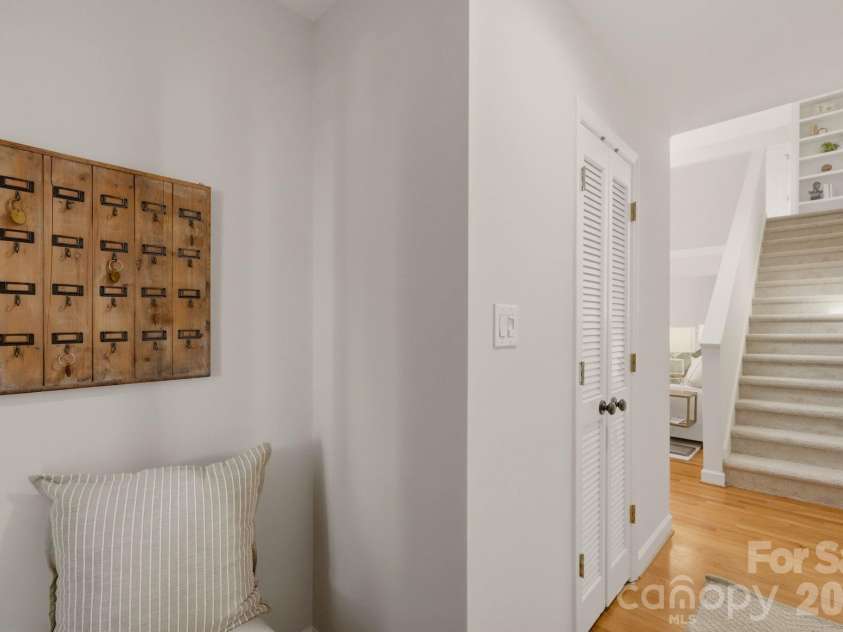 815 Lexington Avenue, Charlotte, NC 28203.  MLS# CAR4399546, YatesRealty ID 36388. 