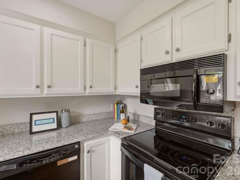 815 Lexington Avenue, Charlotte, NC 28203.  MLS# CAR4399546, YatesRealty ID 36388. 