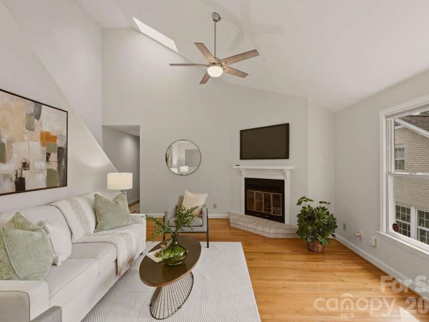 815 Lexington Avenue, Charlotte, NC 28203.  MLS# CAR4399546, YatesRealty ID 36388. 