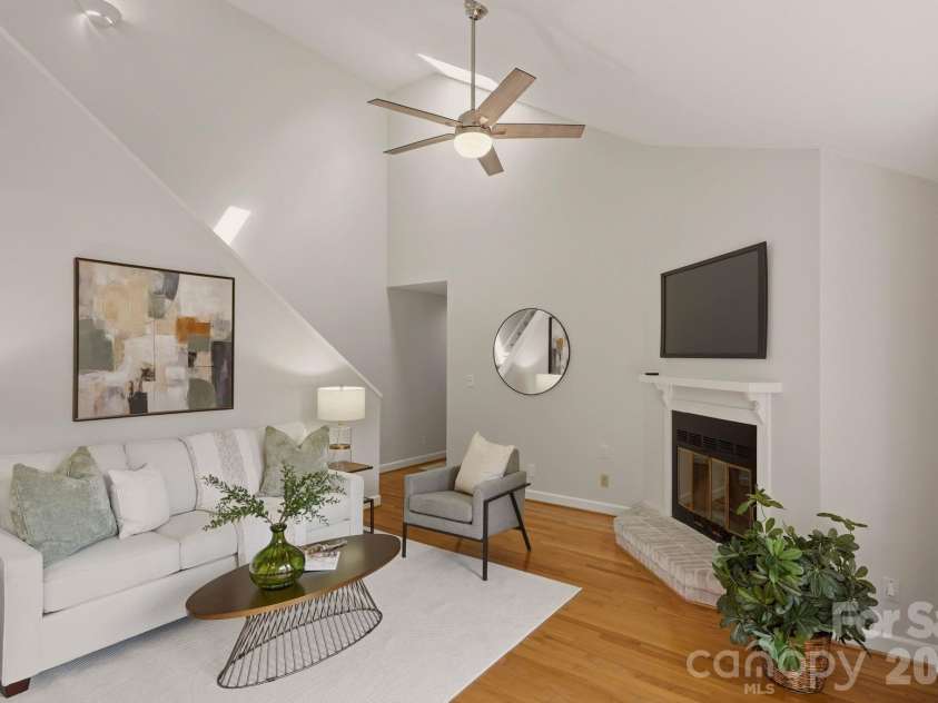 815 Lexington Avenue, Charlotte, NC 28203.  MLS# CAR4399546, YatesRealty ID 36388. 