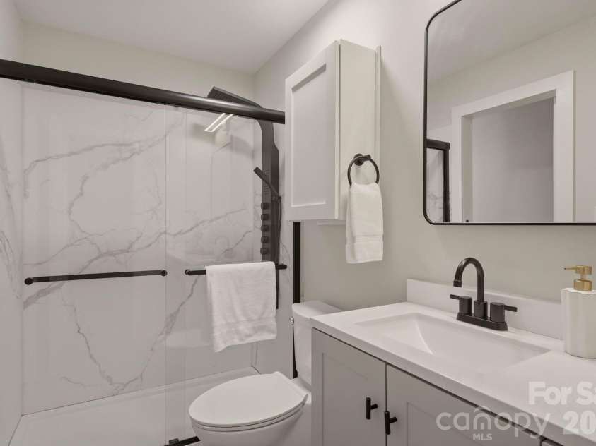 815 Lexington Avenue, Charlotte, NC 28203.  MLS# CAR4399546, YatesRealty ID 36388. 
