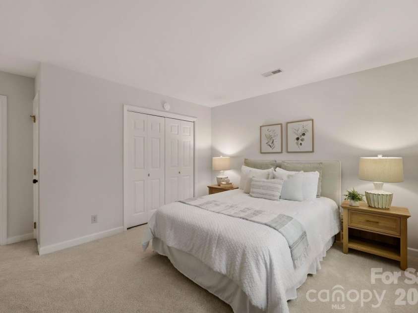 815 Lexington Avenue, Charlotte, NC 28203.  MLS# CAR4399546, YatesRealty ID 36388. 