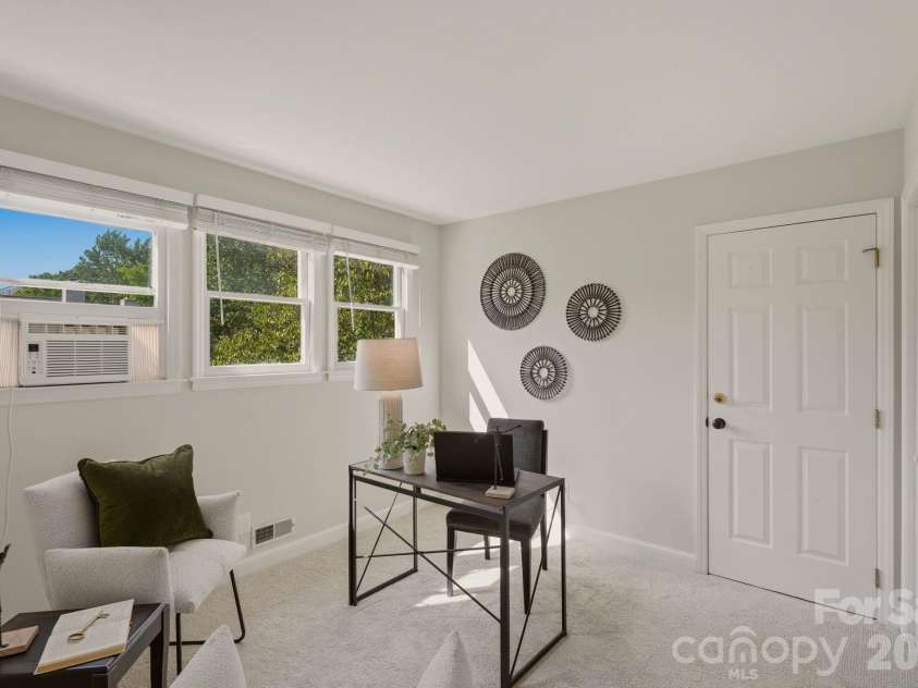 815 Lexington Avenue, Charlotte, NC 28203.  MLS# CAR4399546, YatesRealty ID 36388. 