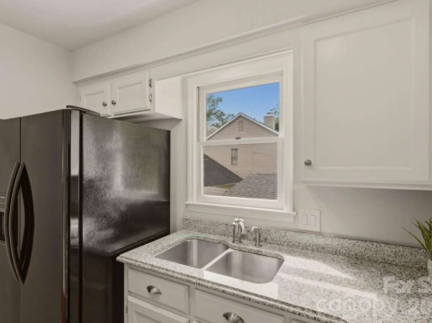 815 Lexington Avenue, Charlotte, NC 28203.  MLS# CAR4399546, YatesRealty ID 36388. 