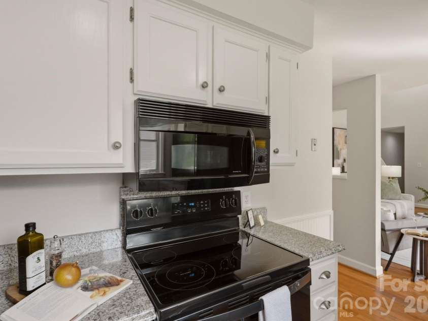 815 Lexington Avenue, Charlotte, NC 28203.  MLS# CAR4399546, YatesRealty ID 36388. 