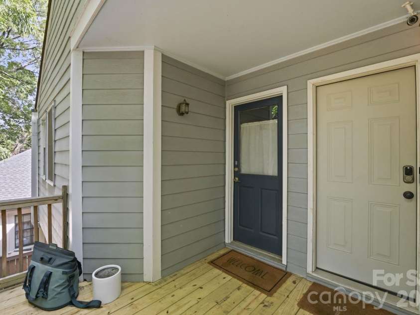 815 Lexington Avenue, Charlotte, NC 28203.  MLS# CAR4399546, YatesRealty ID 36388. 