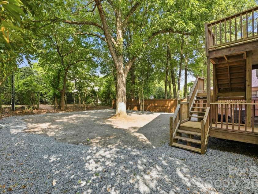 815 Lexington Avenue, Charlotte, NC 28203.  MLS# CAR4399546, YatesRealty ID 36388. 