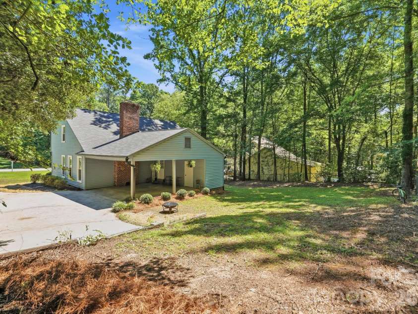 1927 Terra Lane, Lancaster, SC 29720.  MLS# CAR4379834, YatesRealty ID 36389. Great For Entertaining