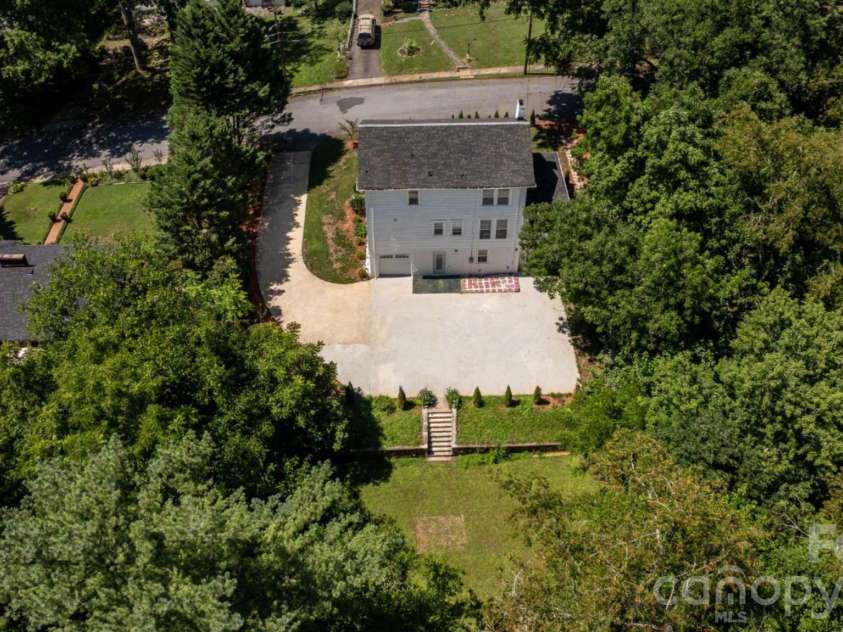 1407 Mimosa Lane, Lenoir, NC 28645.  MLS# CAR4405625, YatesRealty ID 3639. 