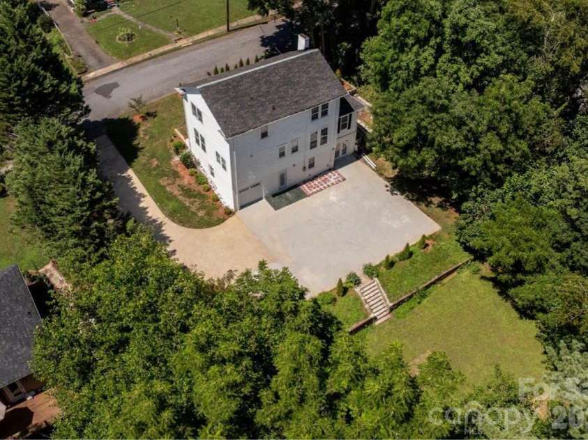 1407 Mimosa Lane, Lenoir, NC 28645.  MLS# CAR4405625, YatesRealty ID 3639. 